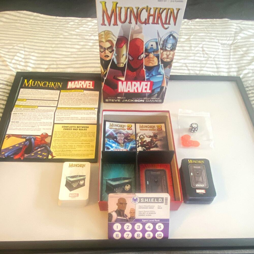 Steve Jackson Games Munchkin Marvel Complete Game, Marvel Universe, 3-6, 17+
